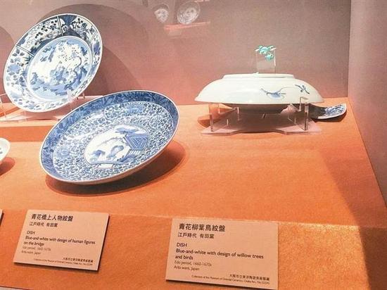 国立故宫博物院南部院区向日本借展的「青花柳叶鸟纹盘」,上月因不明原因滑落受损。(国立故宫博物院南部院区提供)