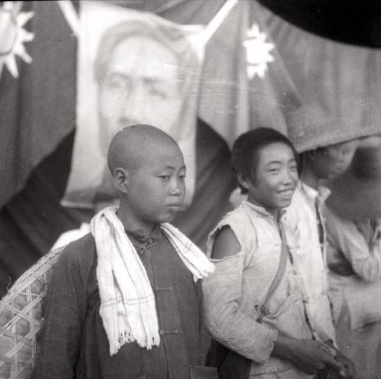 河北阜平,征兵活动中十几岁的报名者 沙飞摄 1938 喷墨打印