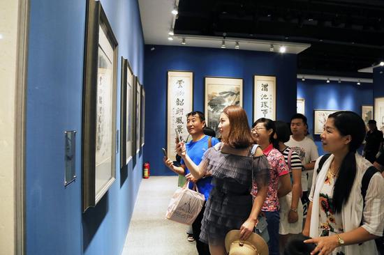 百年巨匠 荣宝斋中国近现代书画名家展在河南揭幕(图3)