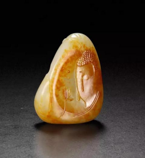 王一卜 和田玉籽料福光遍照把件
尺寸:5.6×4.1×1.6cm 72g