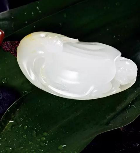上海杰艺 羊脂玉龟鹤延年把件
尺寸:6.5cm,high 74.3g