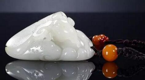 黄罕勇 和田玉籽料吉祥如意摆件
7.3*5.3*3.7cm 163g