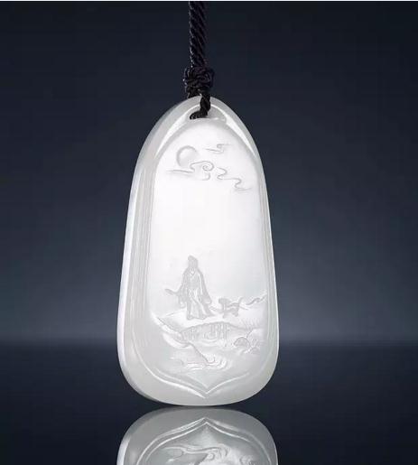 和田玉籽料晓春寄闲牌
作者:陈冠军 中国玉石雕刻大师
规格:6.5×3.4×1.0cm 51g
款识:冠