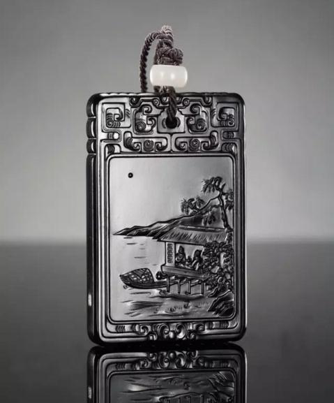 墨玉昆吾 疏影归舟牌
作者:陈冠军 中国玉石雕刻大师
规格:6.2×3.9×1.0cm 71g
款识:冠