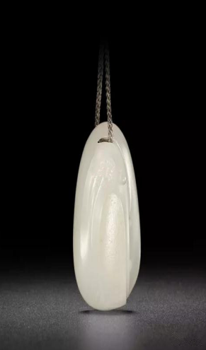 王一卜 和田玉籽料太极挂件
尺寸: 3.8×2.6×1.4cm 20g