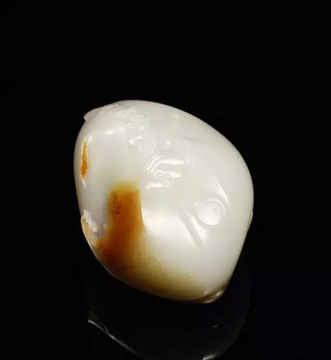 王一卜 和田玉籽料真武大帝把件
尺寸:9.2×7.1×4.2cm 441g