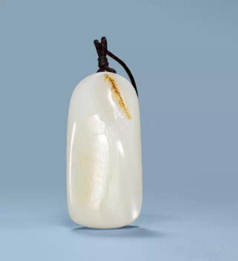 王一卜 和田玉籽料空明心清挂件
尺寸:6.4×2.7×2.2cm 76g