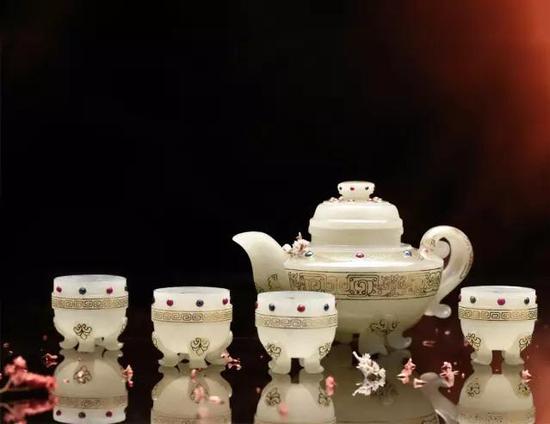 白玉错金嵌宝炉型壶一套 新疆中国玉石雕刻大师马进贵作品