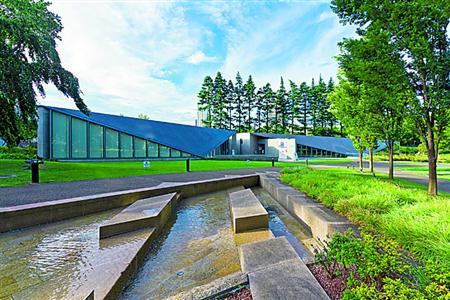 美术馆除了展出之外，还可以是公园、工作坊，接纳各地而来的艺术家和参观者享受艺　术和生活。对城市而言，美术馆作为公共空间的这一特性，将会越来越重要。视觉中国　图