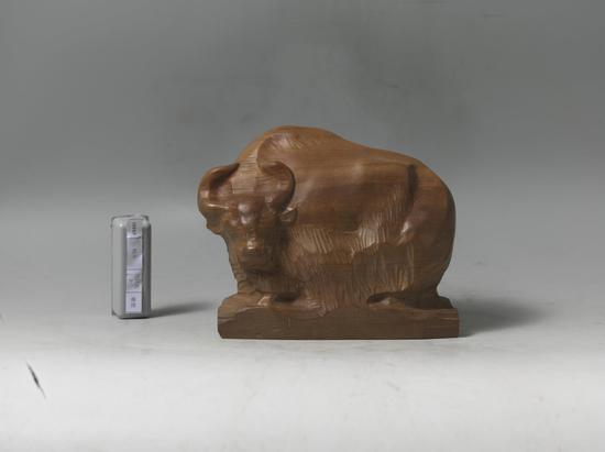 司徒兆光 牦牛 1976年 12.5×22×17.5cm 木 中国美术馆藏