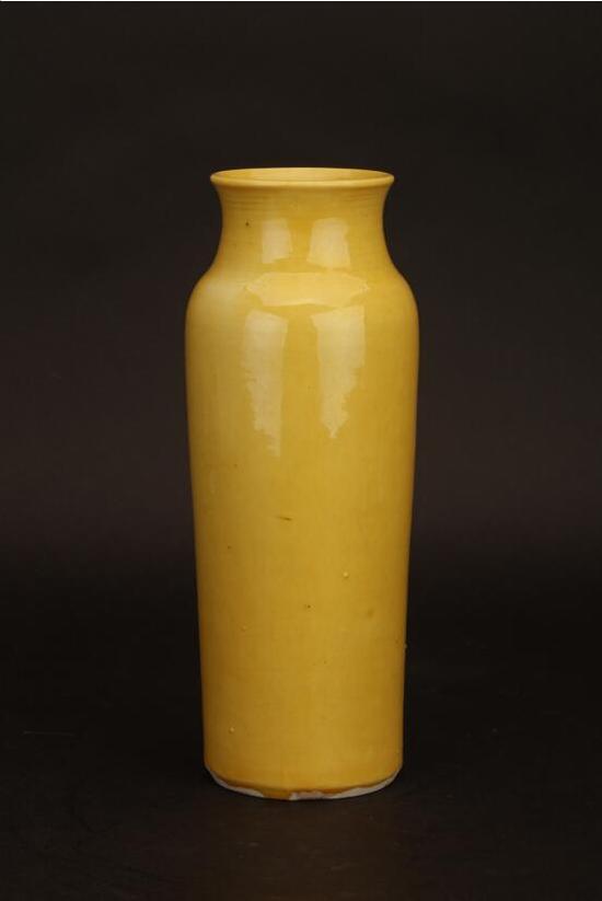 展品：清顺治黄釉筒瓶