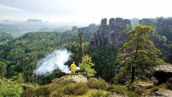 Meine Heimat ist ein düsteres,wolkenverhangenes Land《我的家乡是一片乌云遮蔽的黑暗土地》