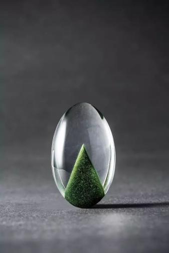 　　水晶（绿幽灵）绿茵景石 　　规格：6.0×3.6×2.2cm 66g 　　