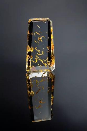 　　水晶（胶花）秋意浓挂件 　　规格：4.6×2.5×1.1cm 25g 　