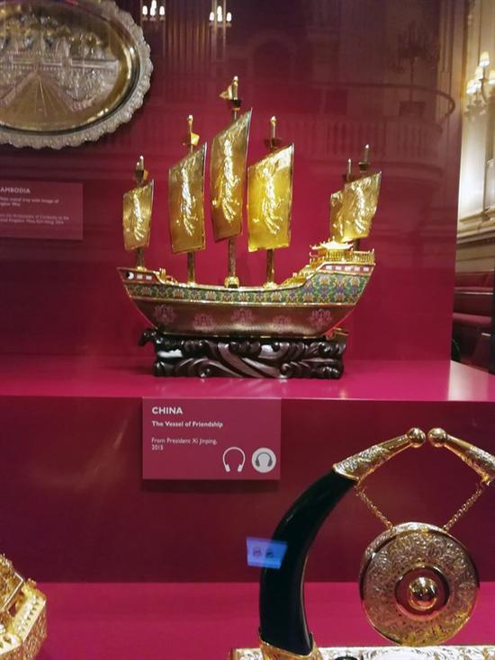 中国赠送的《友谊之船》被放在亚洲展区第一位进行展示