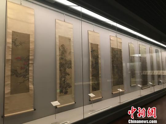 图为此次展览展出的蓝瑛画作 胡哲斐 摄