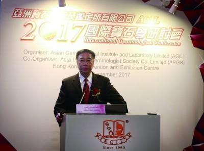李牧以《中国钻石产业的前景与挑战》为题,在研讨会上发言