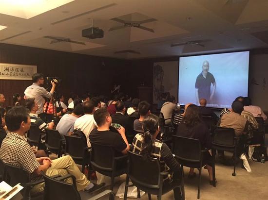 �������ҷ�������ͨ����Ƶ�Ի�չ��Ļ��ʾף��