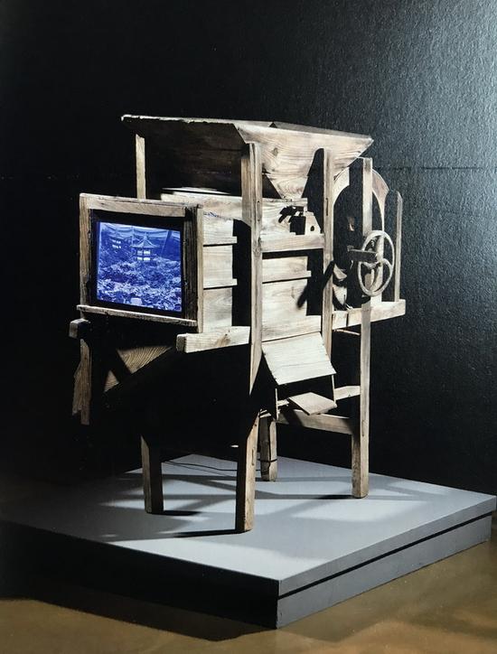 金南五《暗箱》;多媒体装置;150x50x140cm;2014 (1)