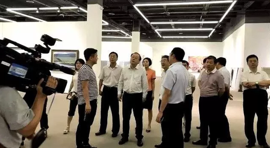 《重庆酒店艺术博览会》参展作品预展和预售现场