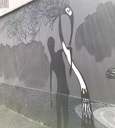 马路另一侧的两件作品则要相对轻松,它们分别来自意大利组合Sten Lex和法国的MTO