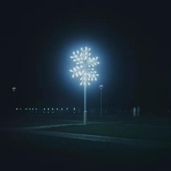 张文心 《雪花》2013 收藏级灯箱装置 65x65cm