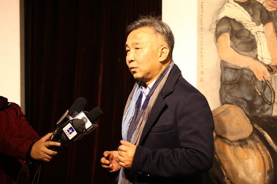 中国人民大学艺术学院教授、艺术家黄华三接受采访