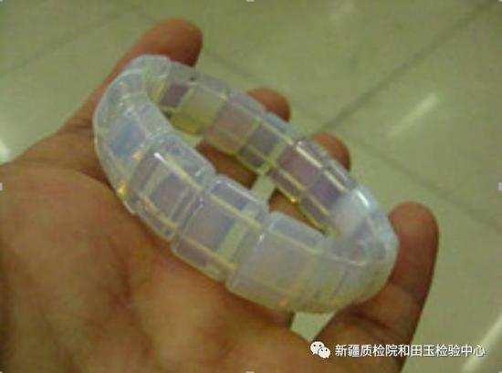 (上图为玻璃仿玉髓)