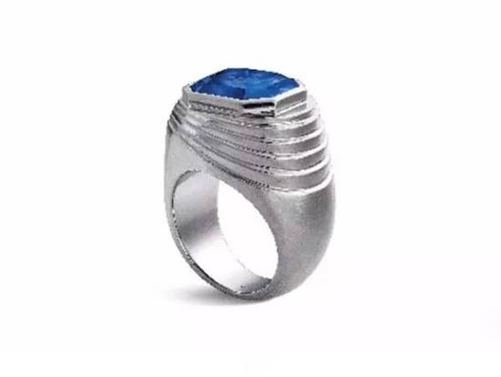 蓝宝石戒指

　　蓝宝石品级：斯里兰卡产、无加热优化

　　RaymondTemplier设计
