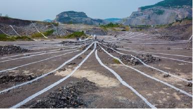 青年艺术家赵志军以“大山水观”为核心的大地行为艺术整体鸟瞰图