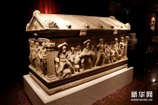 这是10月25日在土耳其安塔利亚拍摄的赫拉克勒斯石棺。新华社记者 秦彦洋 摄