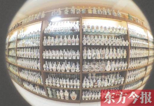 焦作市博爱县刘小继收藏的白瓷酒器东方今报·猛犸新闻记者李国营摄