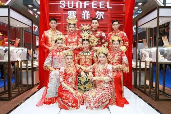 赛菲尔大美中国风万足金婚纱惊艳中国国际珠宝