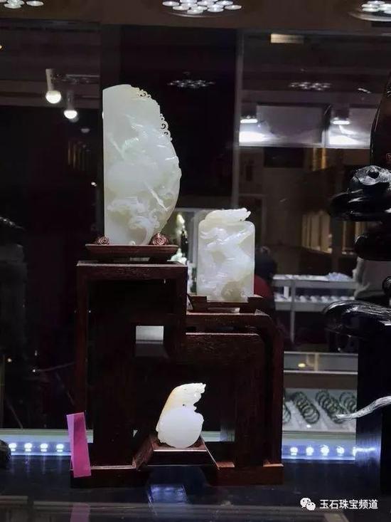 160447 和田玉《万世之功》
作者:崔磊