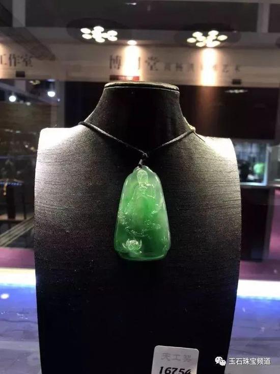 160754 翡翠 《花开见佛》
作者:张志坚