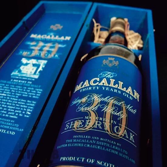 Macallan Single Malt Whisky 30 years old

　　麦卡伦30年（蓝标木盒旧版）