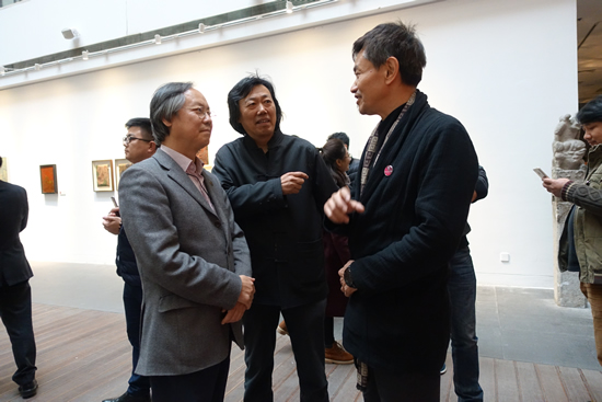 现场嘉宾交流 左起：清华大学美术学院院长鲁晓波、中国文联美术艺术中心主任丁杰、策展人王向阳