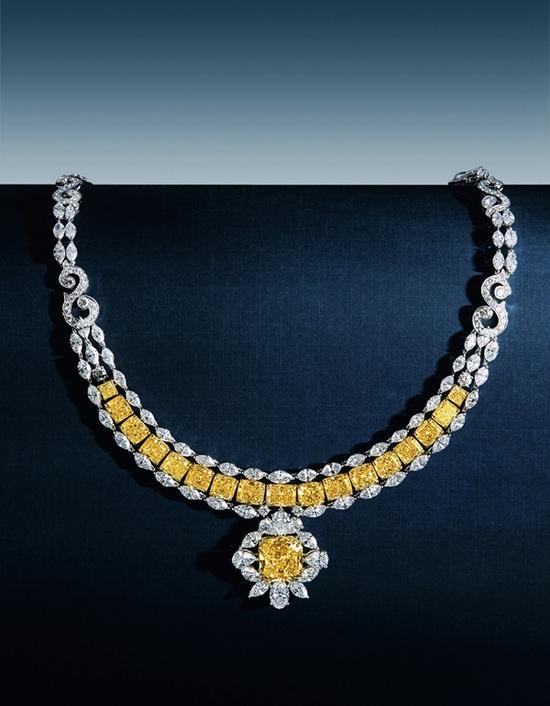 Lot 2124 FANCY YELLOW DIAMOND AND DIAMOND NECKLACE