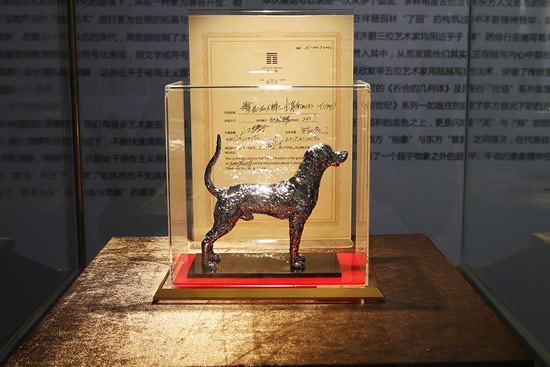 《十二生肖NO.11》艺术家签名限量版纯银狗展示