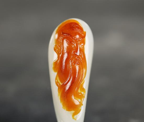 黄杨洪 和田玉籽料俏色关公挂件 3.3×2.1×1.1cm 11g