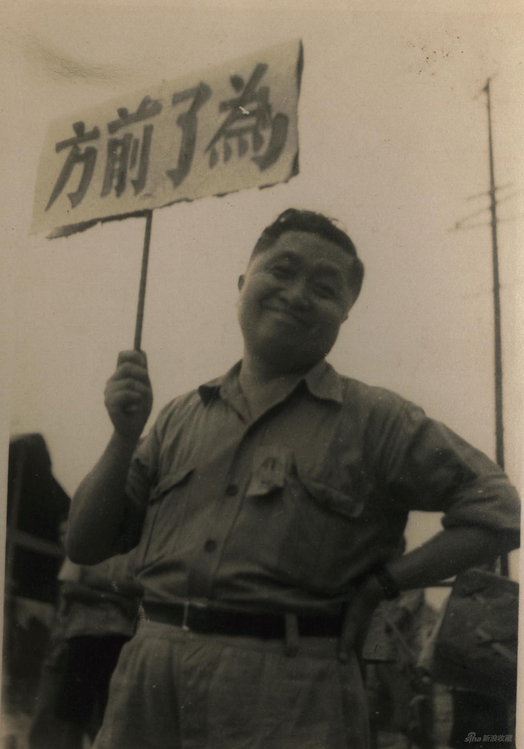 抗日时期的张光宇,约1938年在香港