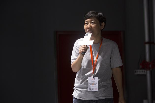 贾凌冰——中国版夏山学校——啊呜创想学校创始人。毕业于清华美院。创建以儿童为中心的教育理念,并以项目为基础方式为孩子提供个性化养育、自主学习的创新教育。
