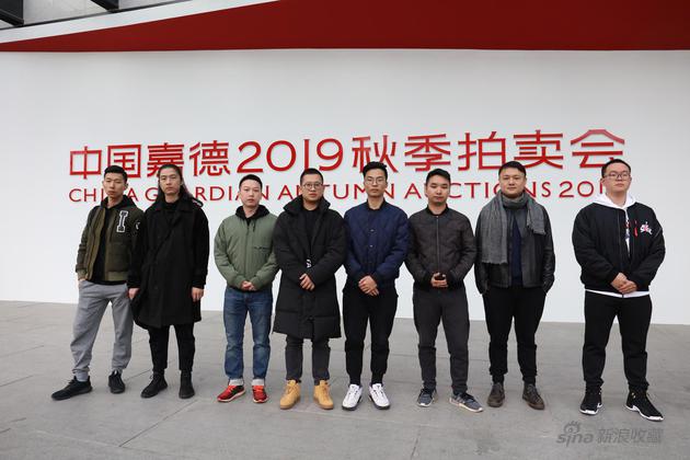 图为“紫砂新青年2019邀请展”参展艺术家代表合影