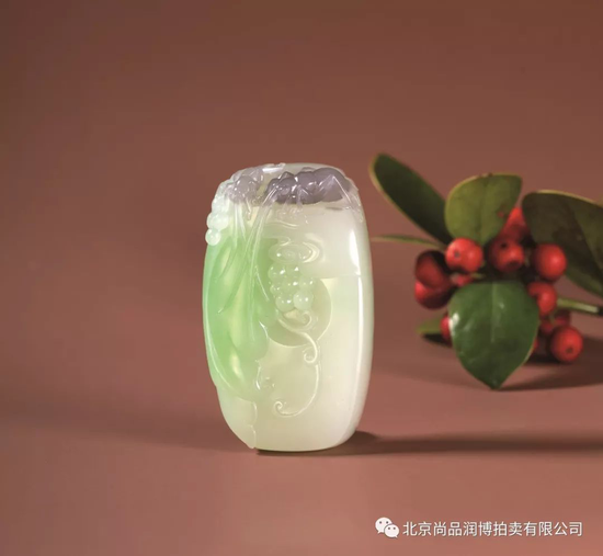 02983殷小金 和田玉三色翠青秋韵牌 规格:6.5×3.9×1.6cm 重量:91g RMB:138000-158000
