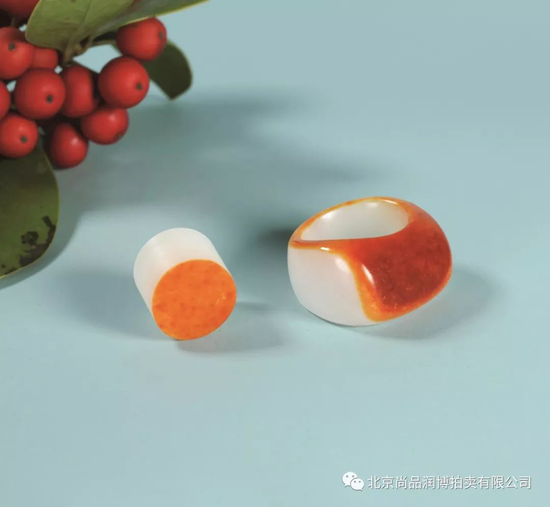 02947黄杨洪 新疆和田玉红皮籽料戒指 规格:高1.5cm 直径1.8cm 重量:21g RMB:170000-200000