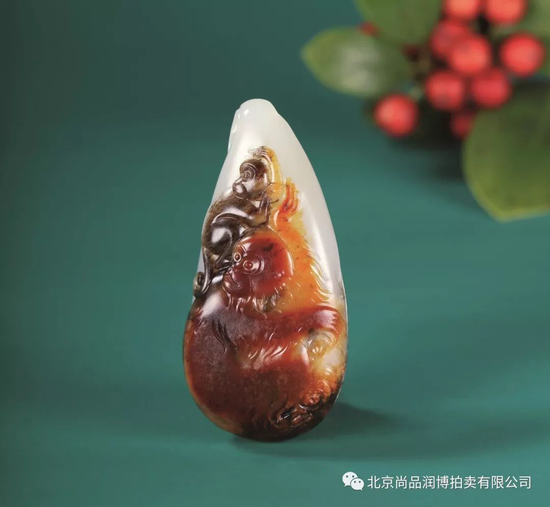 02951赵显志 新疆和田玉三色籽料辈辈封侯 规格:6.3×3.0×1.8cm (独籽) 重量:50g RMB:170000-200000