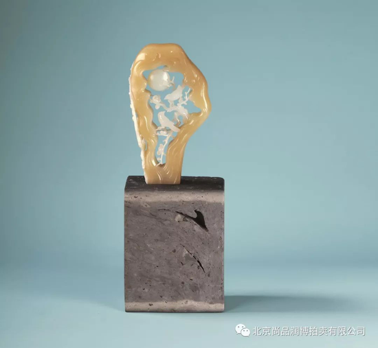 02950万德旭 新疆和田玉籽料喜上眉梢 规格:11.0×5.4×1.3cm 重量:92g RMB:90000-120000