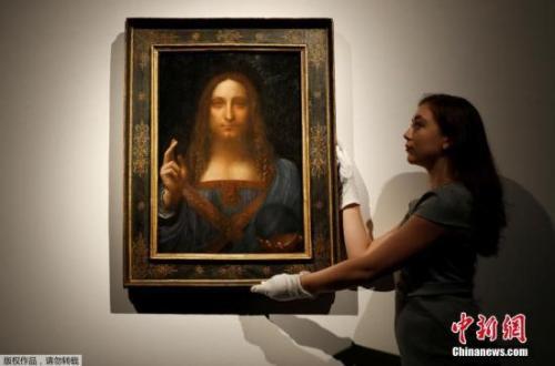 资料图：达·芬奇画作《救世主》（Salvator Mundi）在英国伦敦展出。