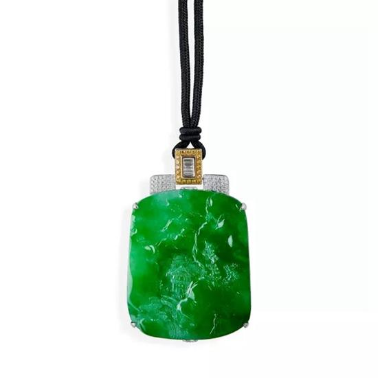 Jadeite and Diamond Pendant 　　天然翡翠‘山水’配钻石吊坠 　　附作者收藏证书 　　成交价：RMB 2，300，000