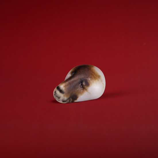 新疆和田玉籽料奇石天狗 规格:2.8×1.8×1.4cm 重量:10g 白度:羊脂 脂份:极高 密度:无结构 RMB:10000000-18000000